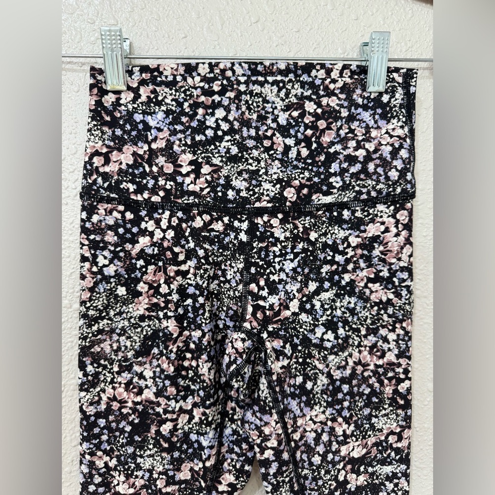 Lululemon Crop 23" Size 4 Venture Floral Leggings - Picture 2 of 8